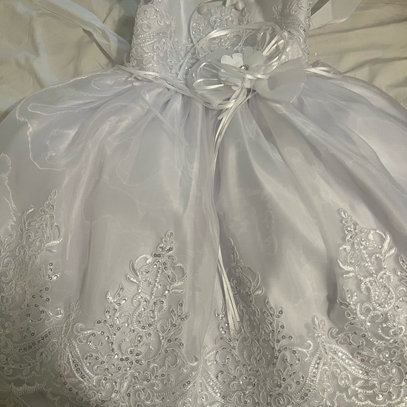 Elegant White Lace Kids Dress - Picture 1 of 14
